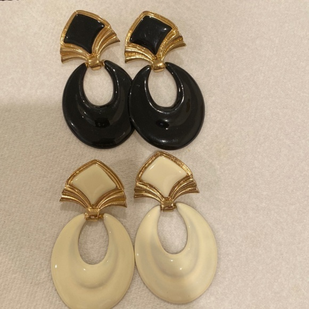 2 pair of beautiful black and white‎ earrings very light wore it once